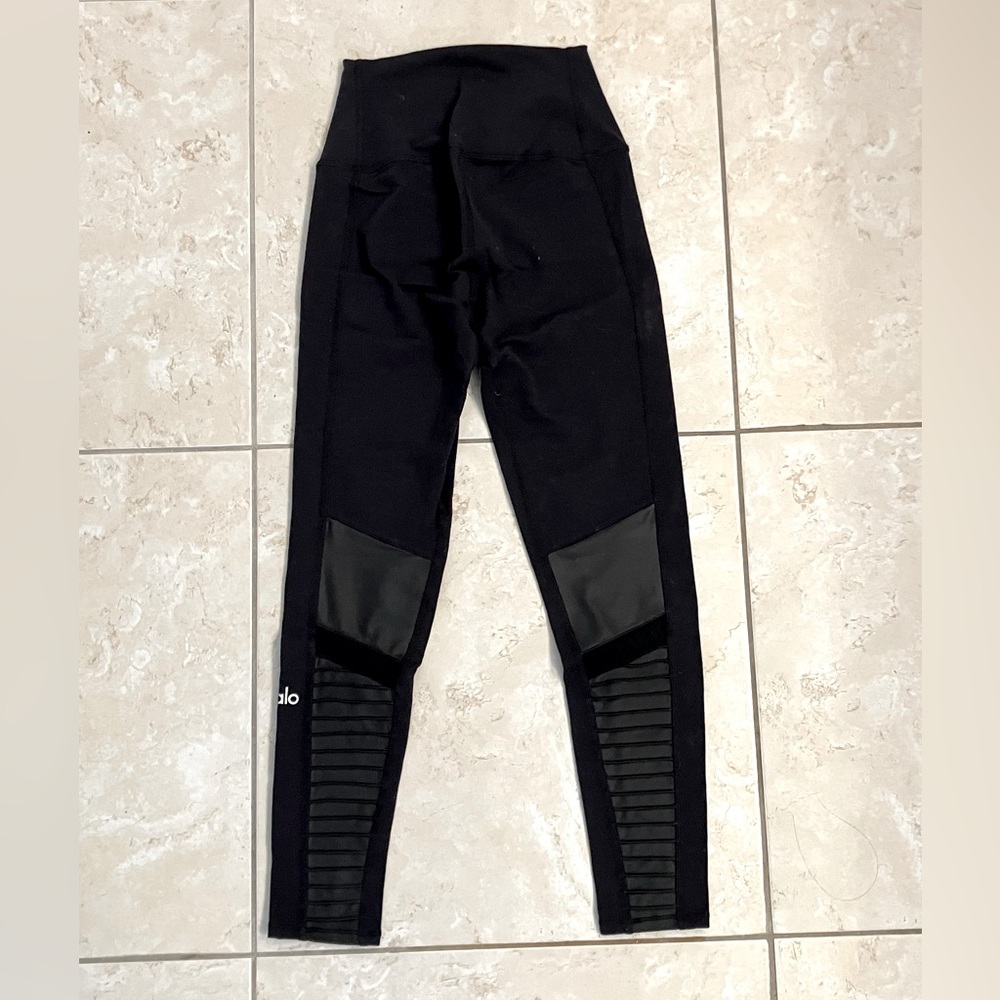 Women’s ALO Yoga High Waisted Leggings size XXS
